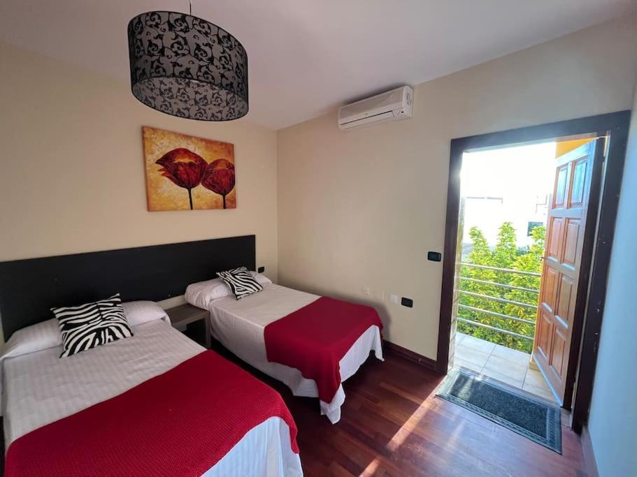 Casa Con Piscina En El Centro Villa Los Llanos De Aridane Exteriör bild